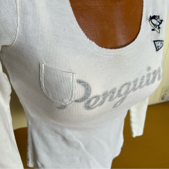 Pittsburgh Penguins Hockey thermal top Touch Alyssa Milano adorable top XL - Picture 3 of 9